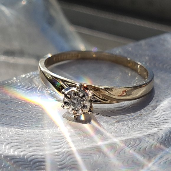 Vintage Stylecraft 10kt gold and diamond ring size 6 - Picture 3 of 16